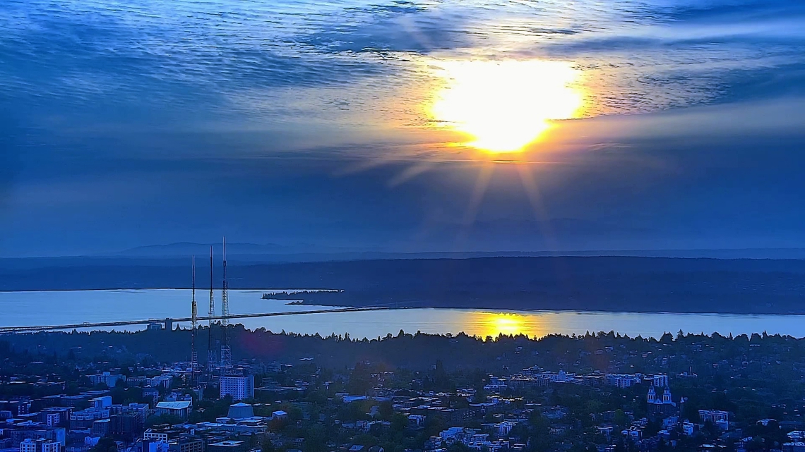 Heat advisory begins as temps climb; smoke not expected to significantly affect Seattle
