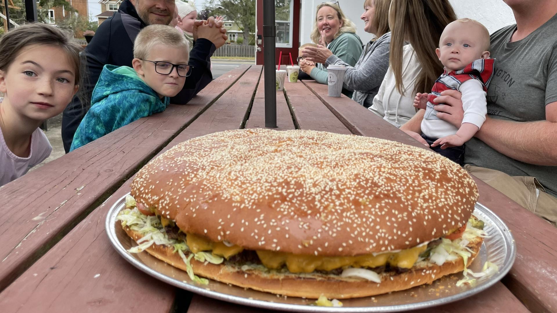 This ten-pound burger may be the state's biggest. #k5evening