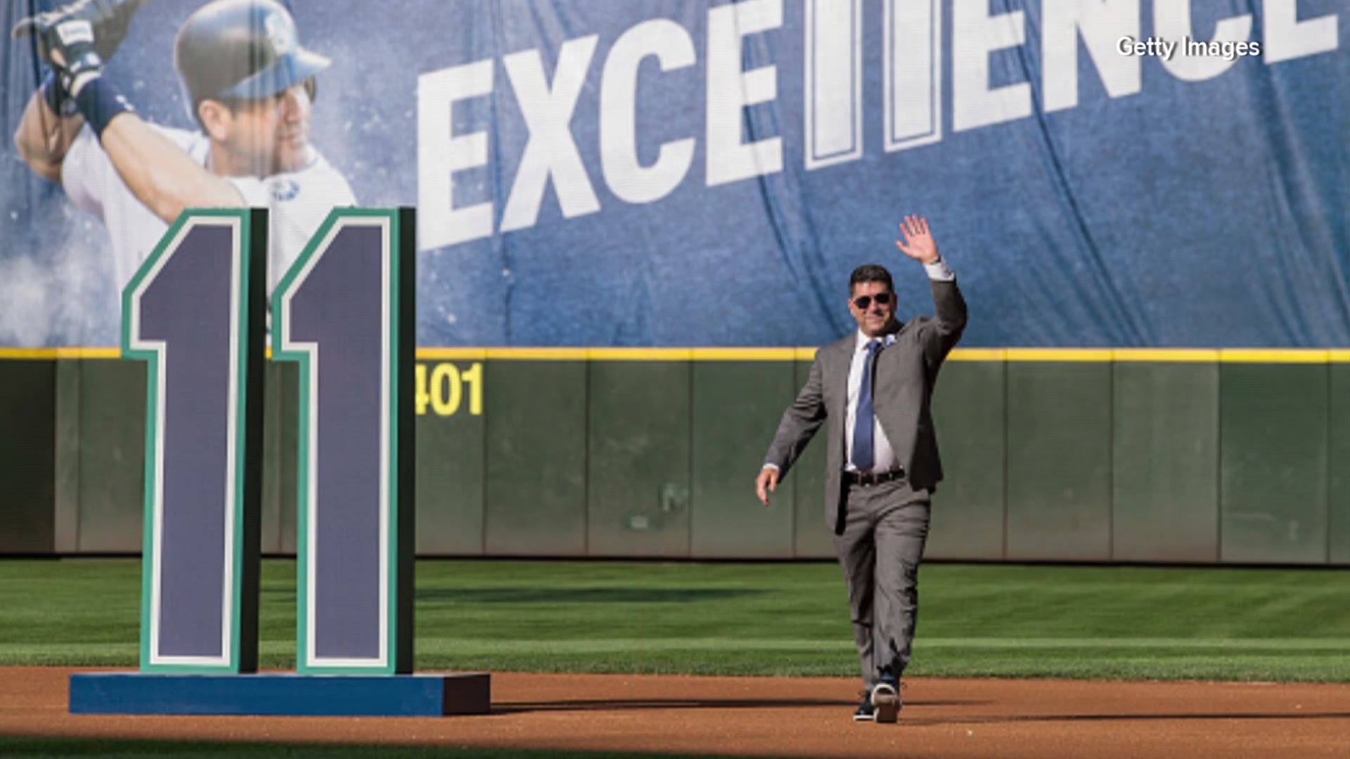 Seattle Mariners legend Edgar Martinez receives the call to the