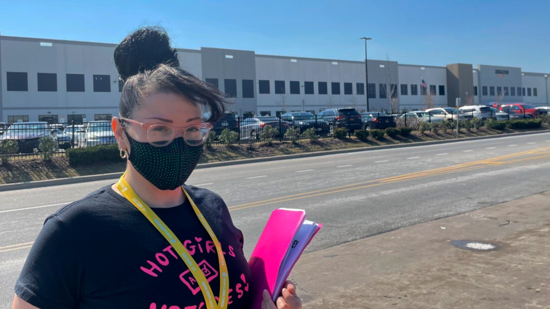 Amazon Warehouse Workers Vote On Unionizing In New York, Alabama ...