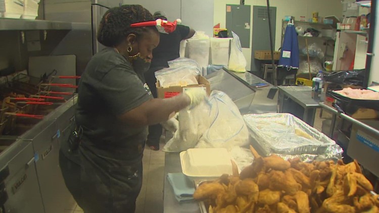 Nana's Southern Kitchen gives out 1,200 free meals on Christmas
