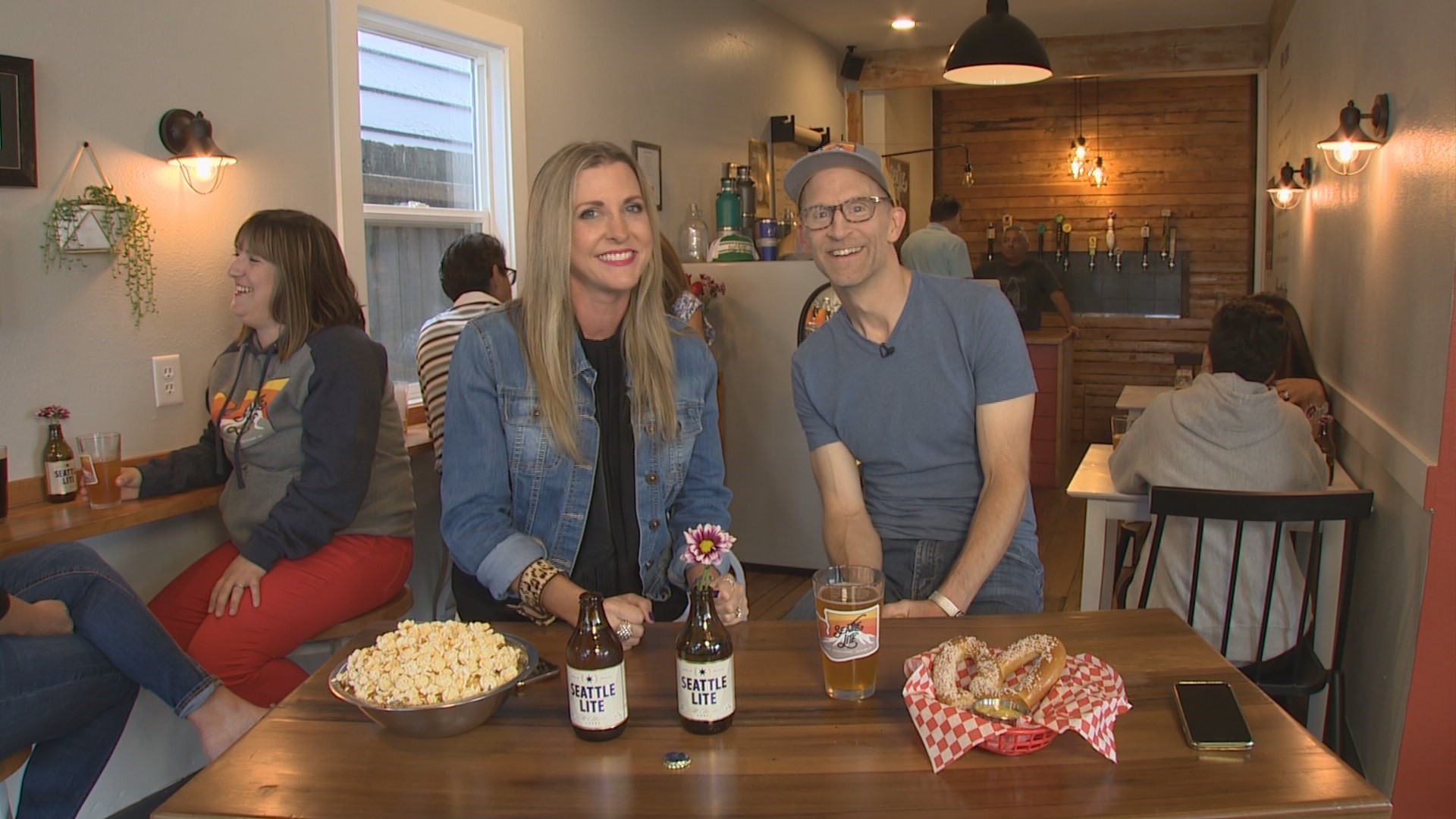 Watch the full episode! Kim Holcomb and Michael King host from the Seattle-Lite Brewing Company. FEATURING: Dochi Donuts, Moon Dust, San Juan Spiked Seltzer, Clipper Race Training, What's Up This Week, and MoPOP's "Queen Within" Exhibit.