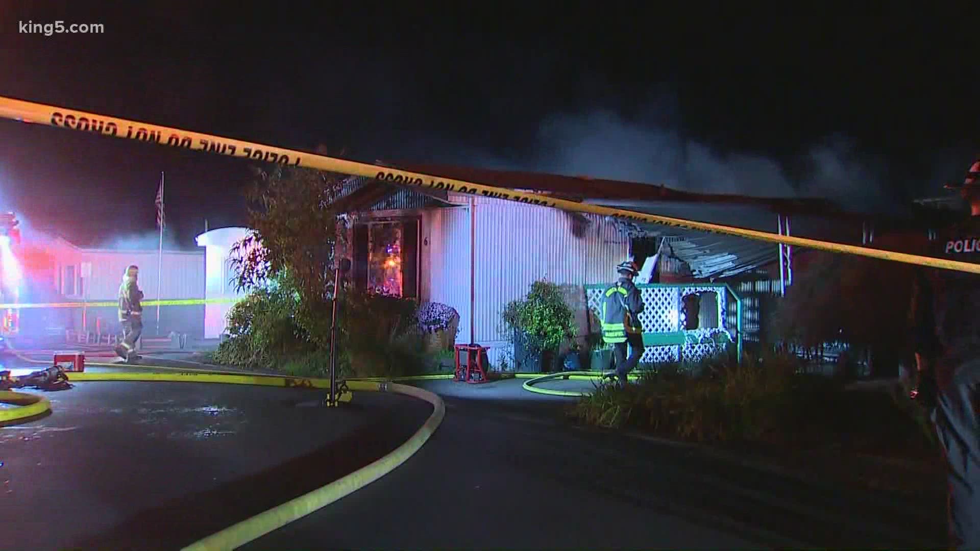 Two people were hurt and one person died in a mobile home fire in Lynnwood on Tuesday night.