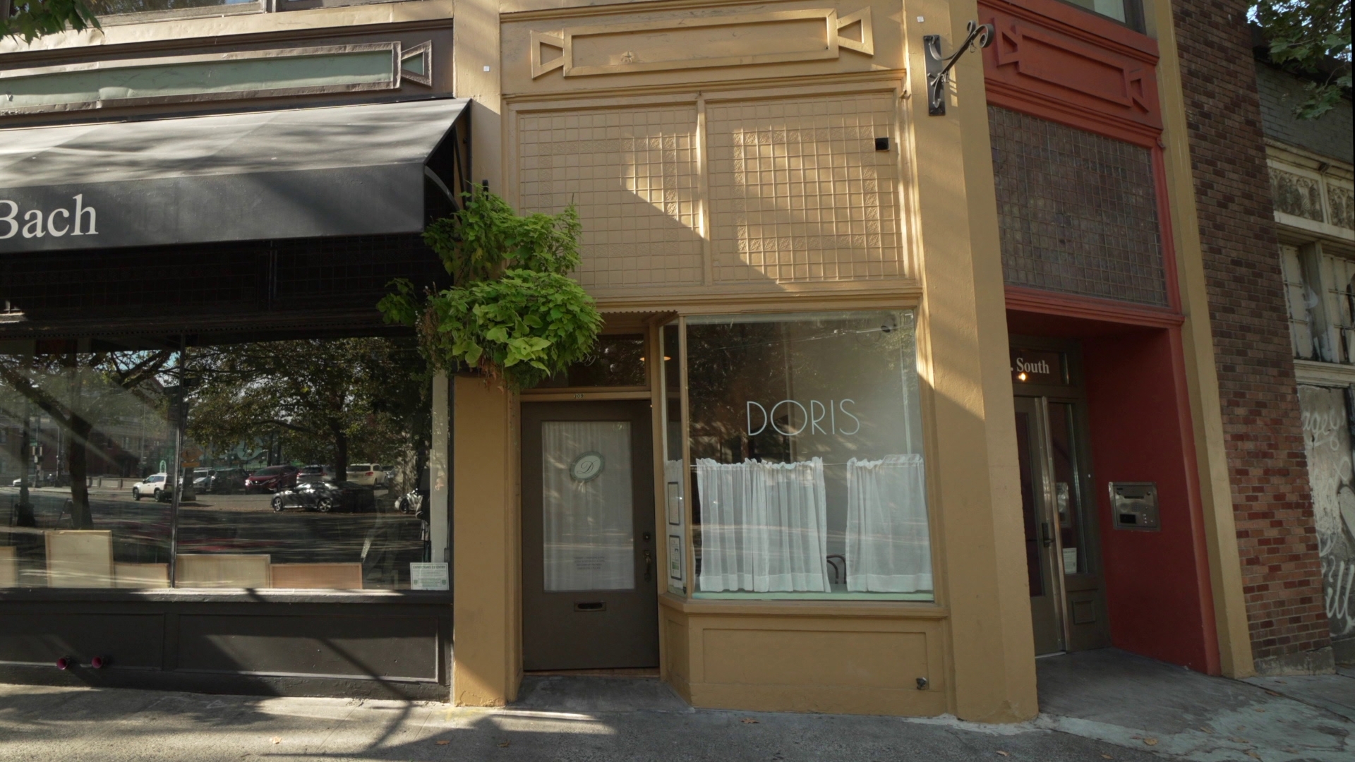 Server Hostpot Inside Seattle’s cozy new hotspot, Doris | king5.com