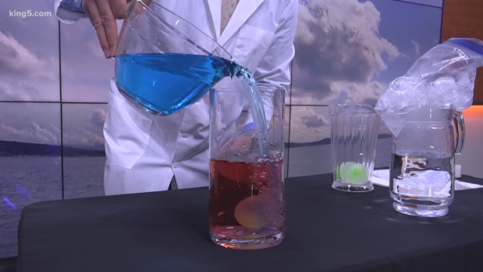 KING 5 Meteorologist Ben Dery shows how clouds, showers and thunderstorms form in the atmosphere with a science experiment.