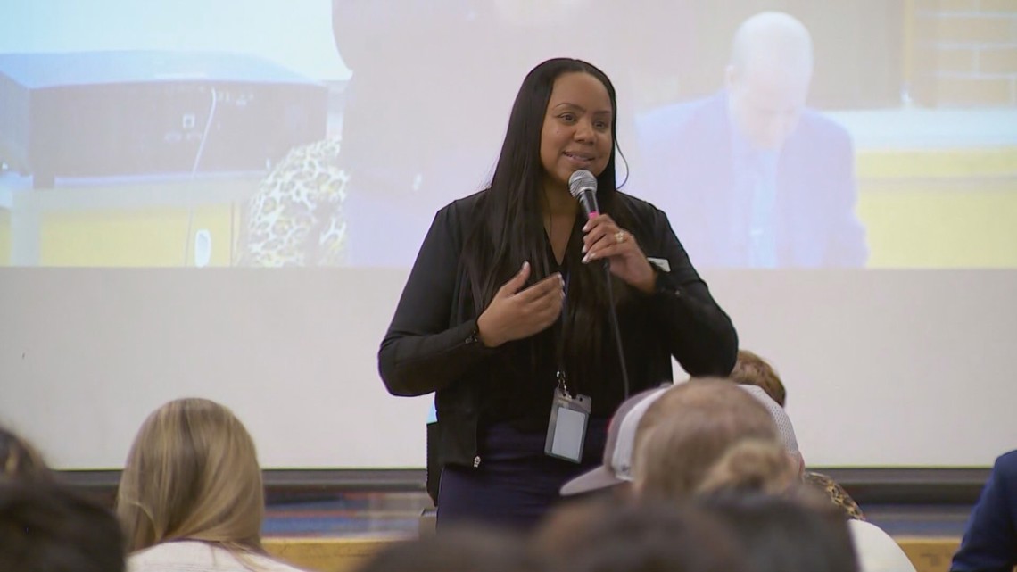 Parents upset over new Seattle elementary principal