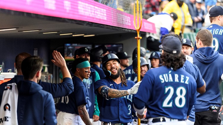 Paul Sewald and J.P. Crawford on the Mariners selling Blue Jays merch in  their team store