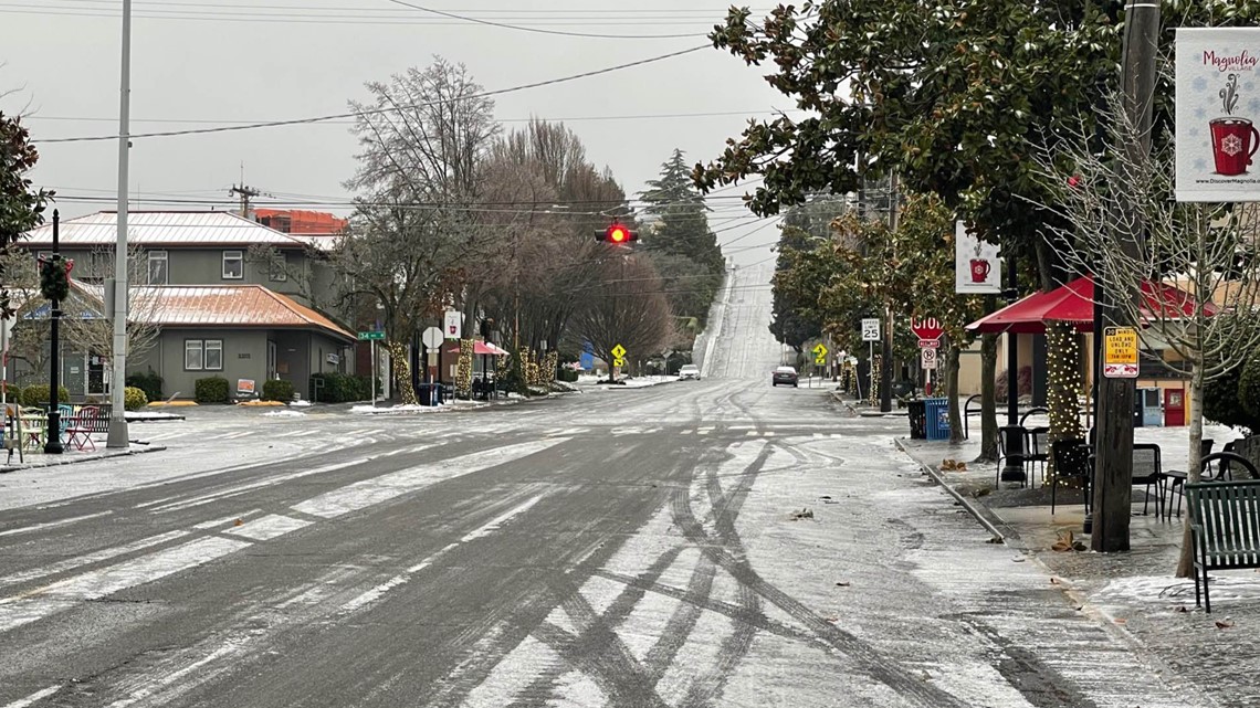 Power outages, road closures, flight delays in western Washington