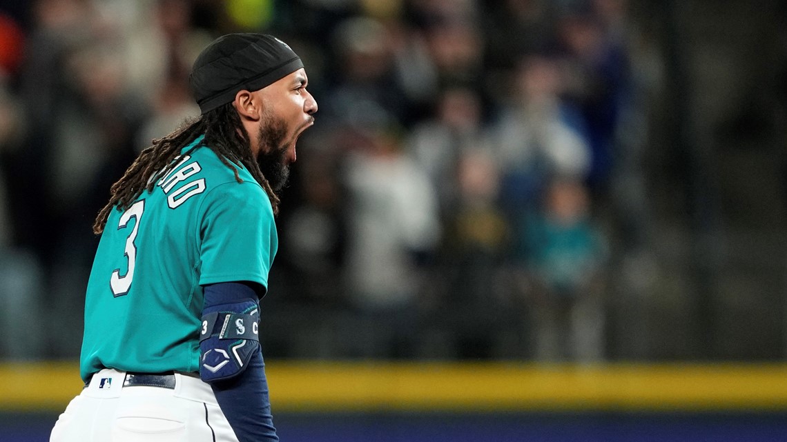 Mariners' 7-run eighth inning lifts them to improbable victory