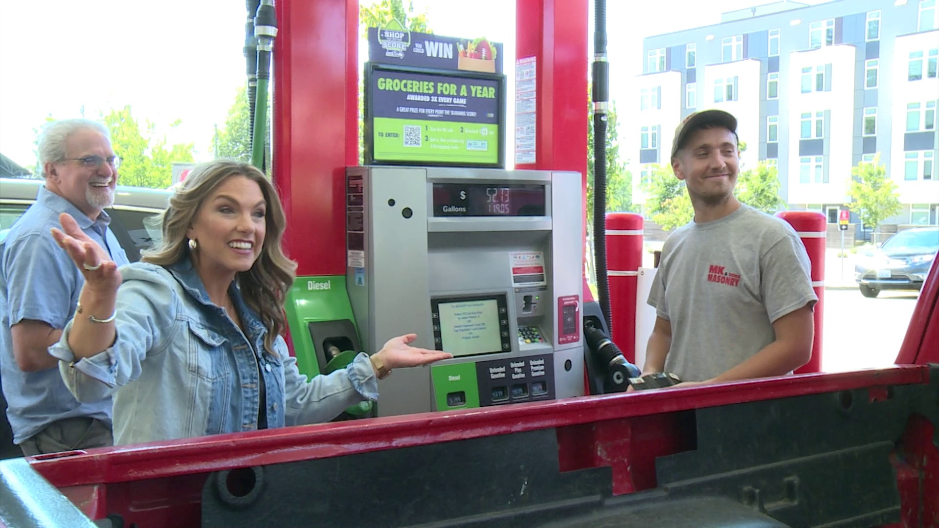 We joined Verizon at the Shoreline Safeway gas station to learn more about its Call for Kindness campaign and give away some gas money! Sponsored by Verizon.