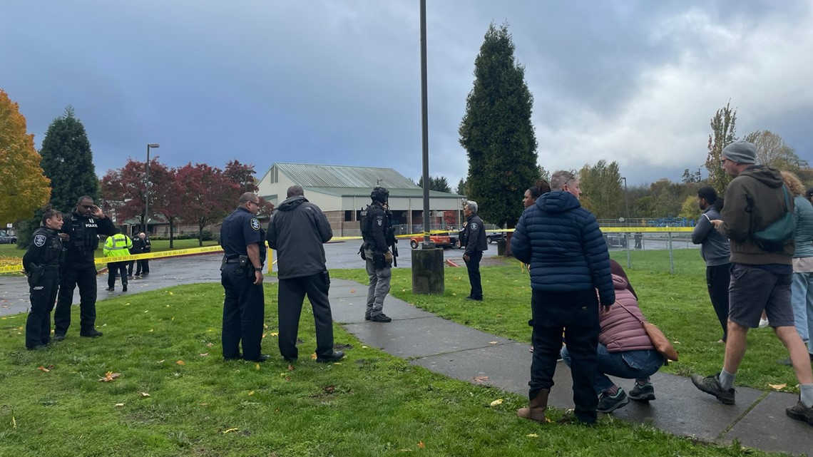 警方：尽管有报警电话，但没有证据表明在西雅图西部的学校发生了枪击事件