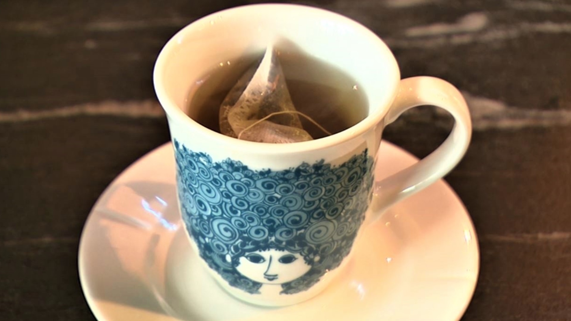 Café Hagen features decor, coffee, tea and food made in the spirit of hygge. #k5evening