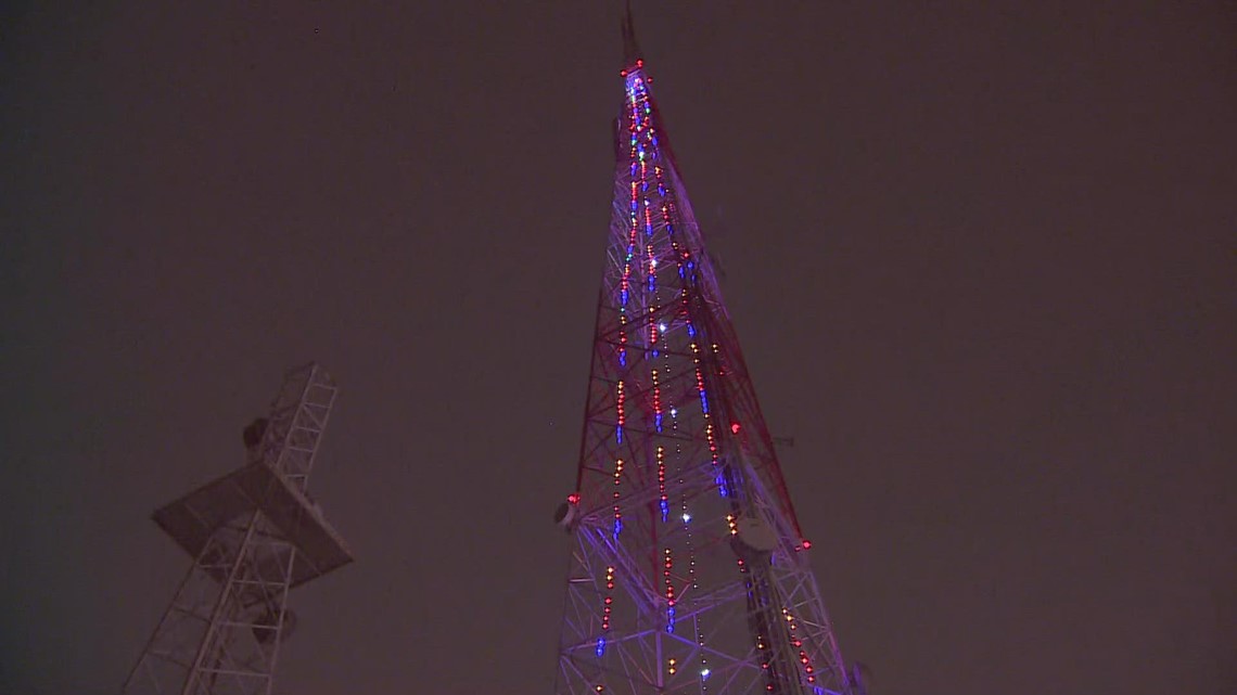 KING 5 tower lights up, kicking off holiday season in Seattle | king5.com