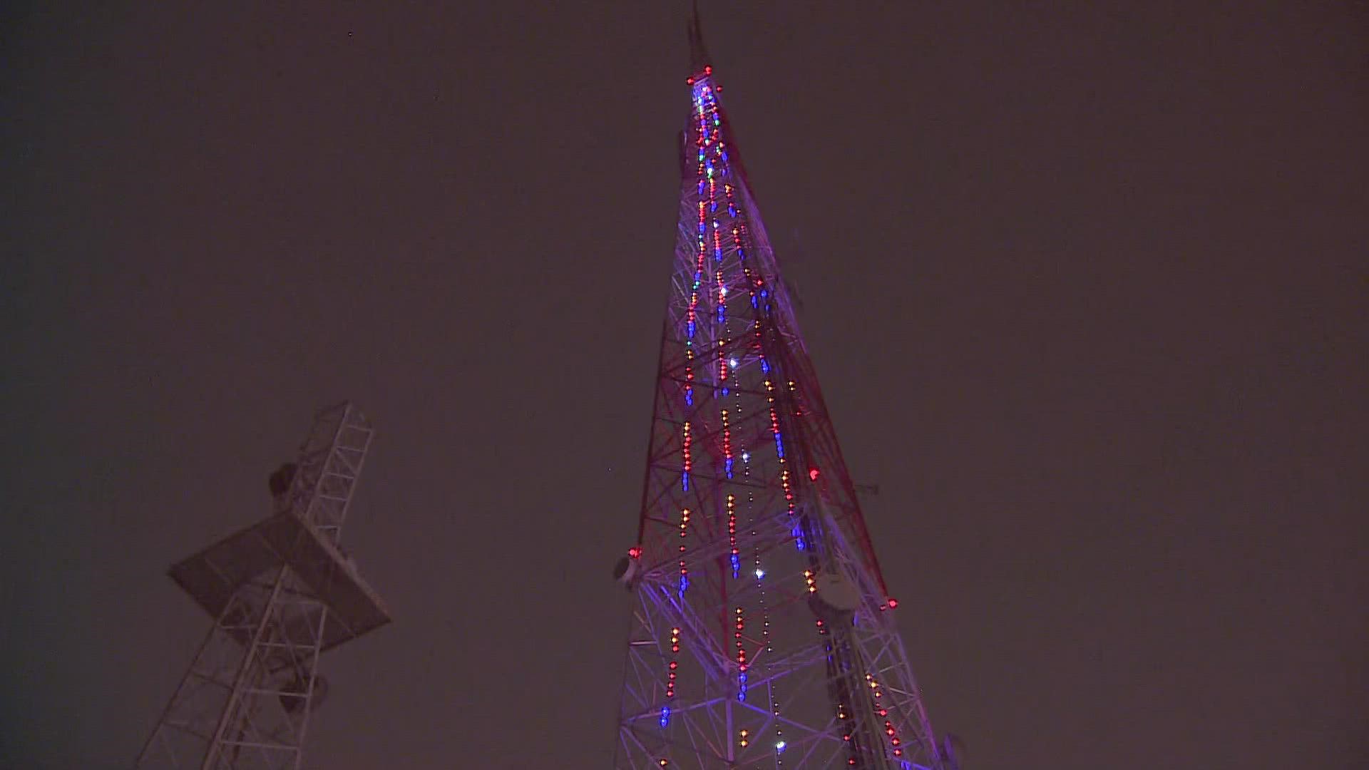 The holiday season is here and for many Seattleites, one of the indications of that is the lights on the KING 5 tower.
