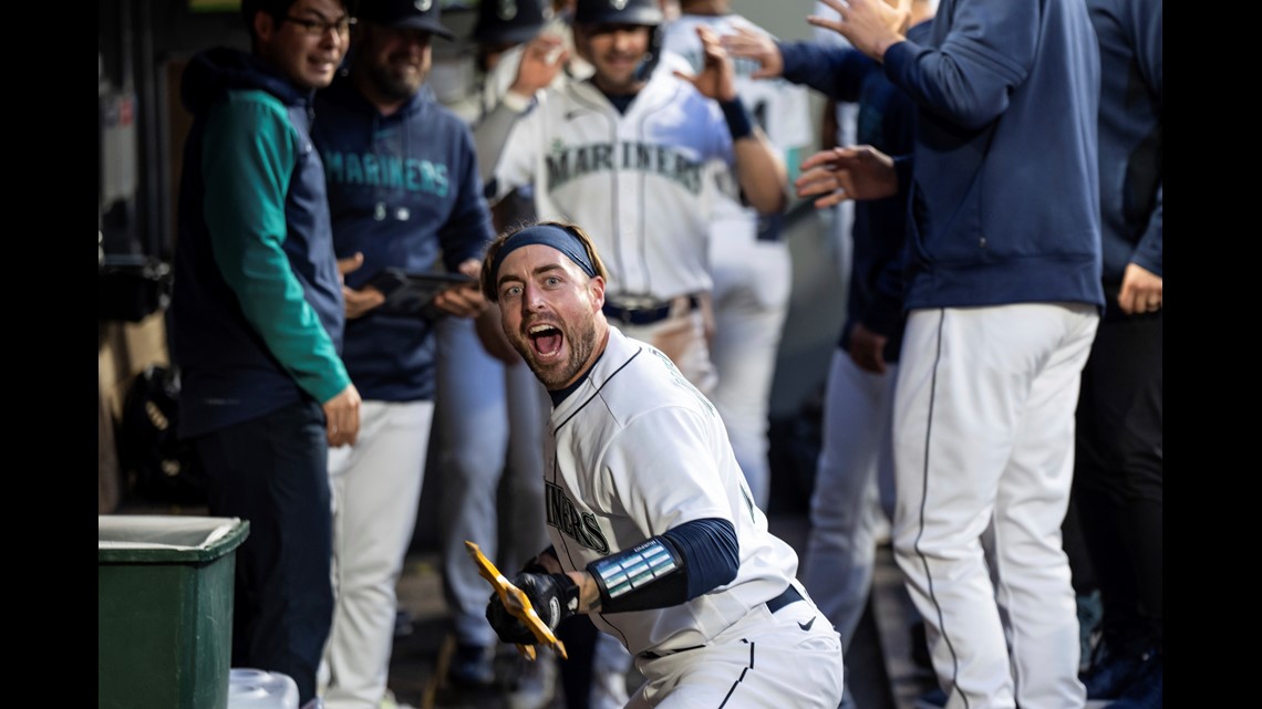 Miller, Topa lead Mariners over slumping Astros 3-1