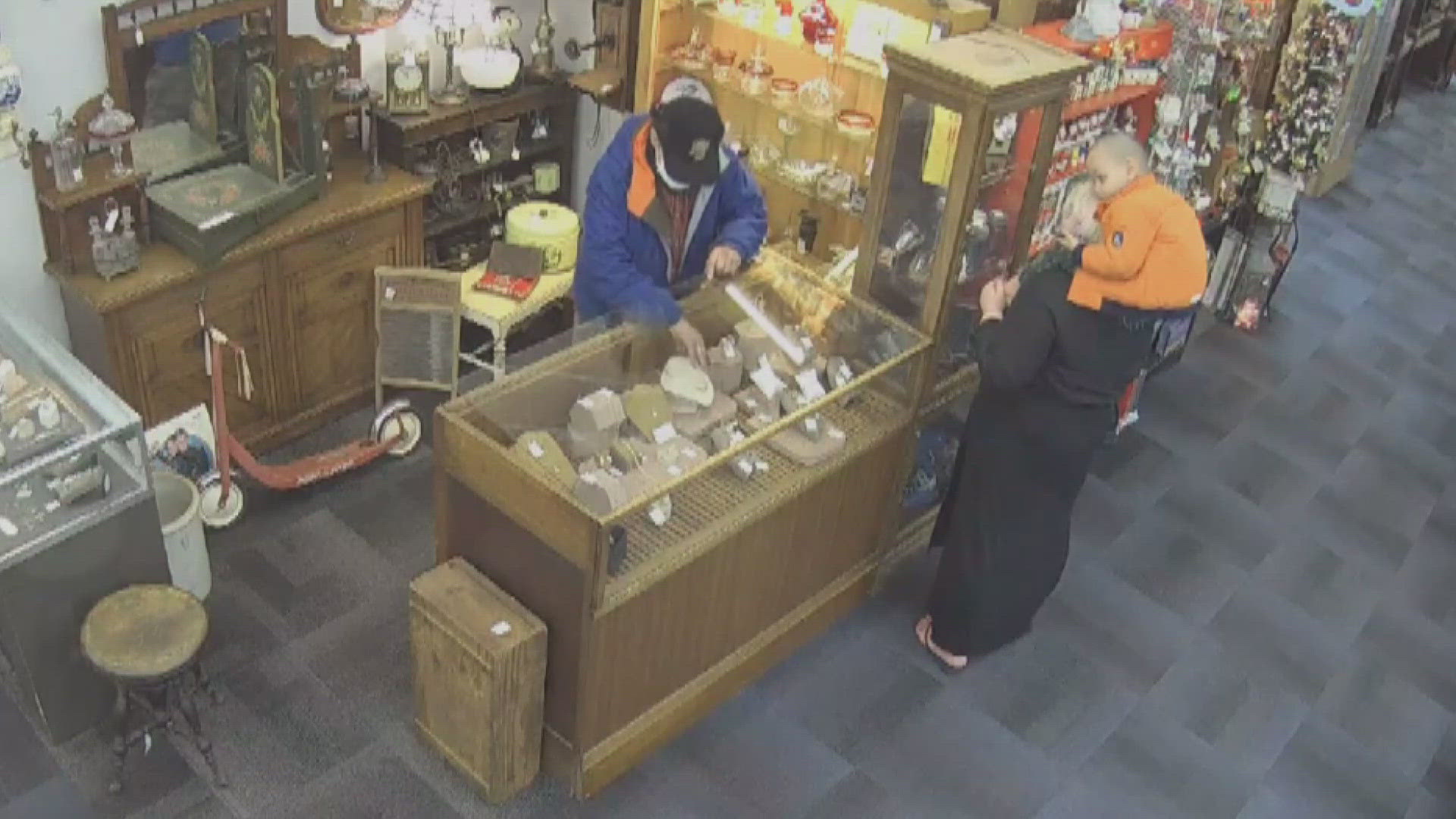 An Auburn business owner is offering a reward for the arrest of suspects who allegedly stole thousands of dollars worth of gold jewelry Wednesday evening.