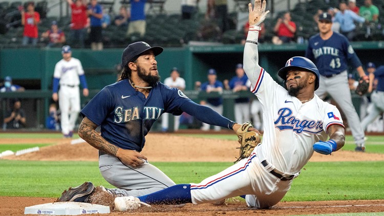 Mariners fans attend home opener in full 1995 uniforms 