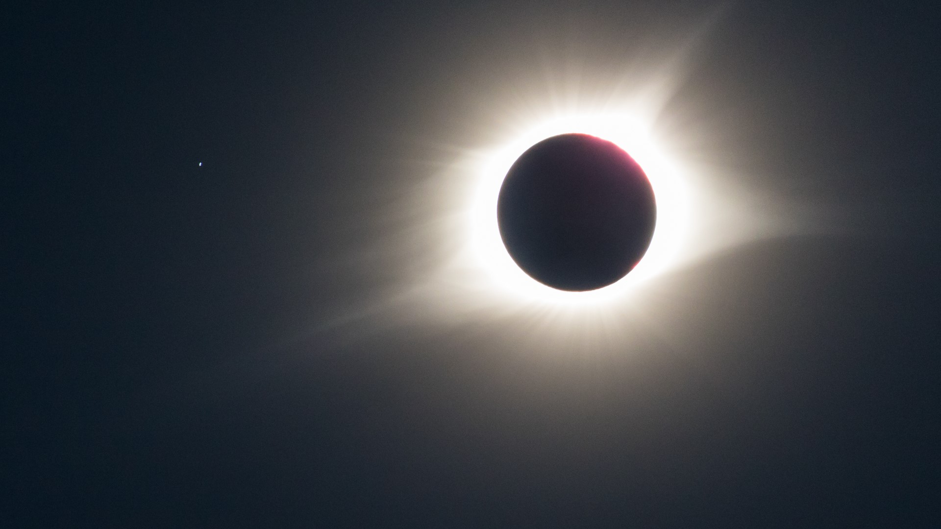KING 5 Chief Meteorologist Mike Everett explains the anatomy of a solar eclipse.