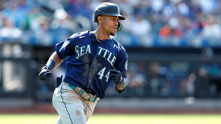 Mariners' Julio Rodríguez receives a standing ovation from Seattle