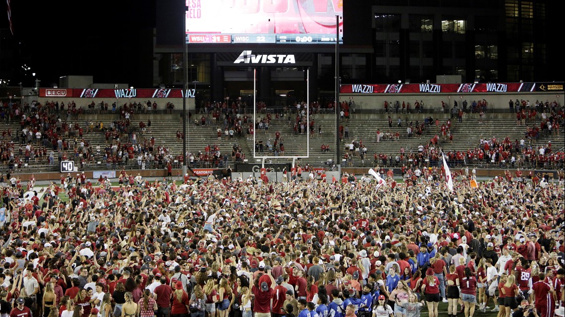 Facing uncertain future, Washington State upsets No. 19 Wisconsin 31-22