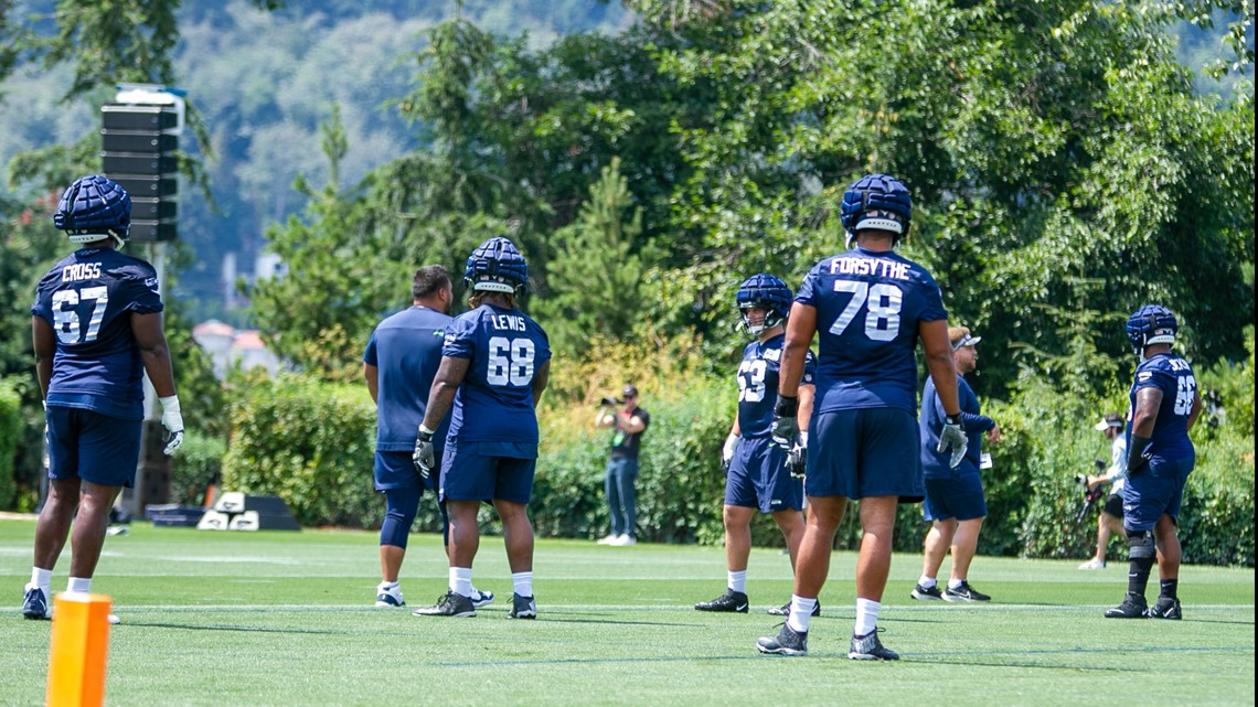 Seattle Seahawks offensive lineman Damien Lewis (68) looks to