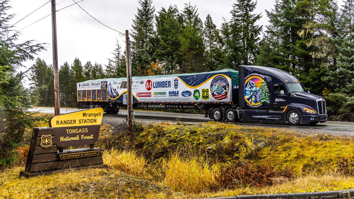 Lynden Transport carrying 2024 US Capitol Christmas Tree