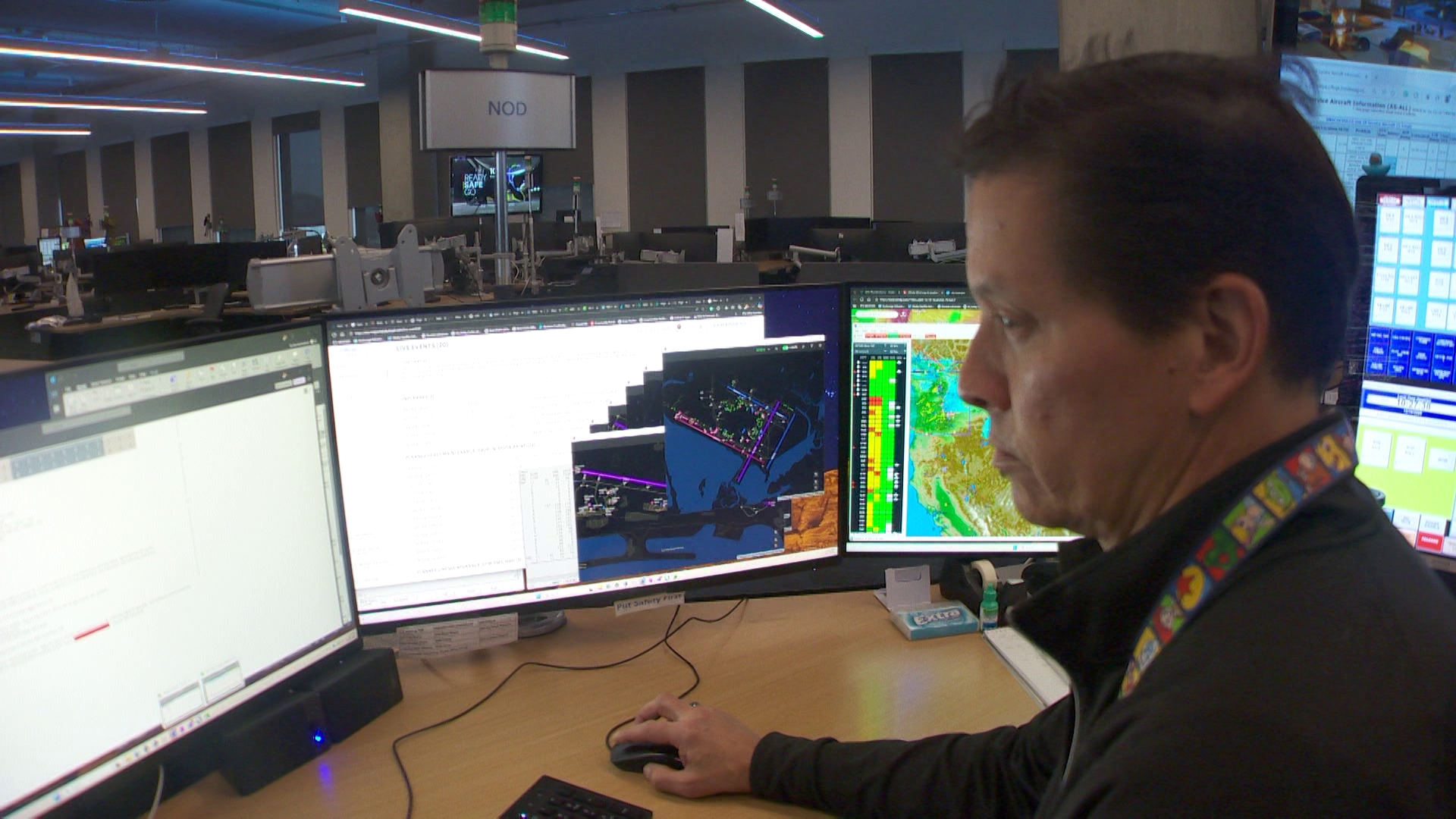 king5.com - Bridget Chavez - Exclusive: Inside Alaska Airlines' operations center, where disruptions are managed