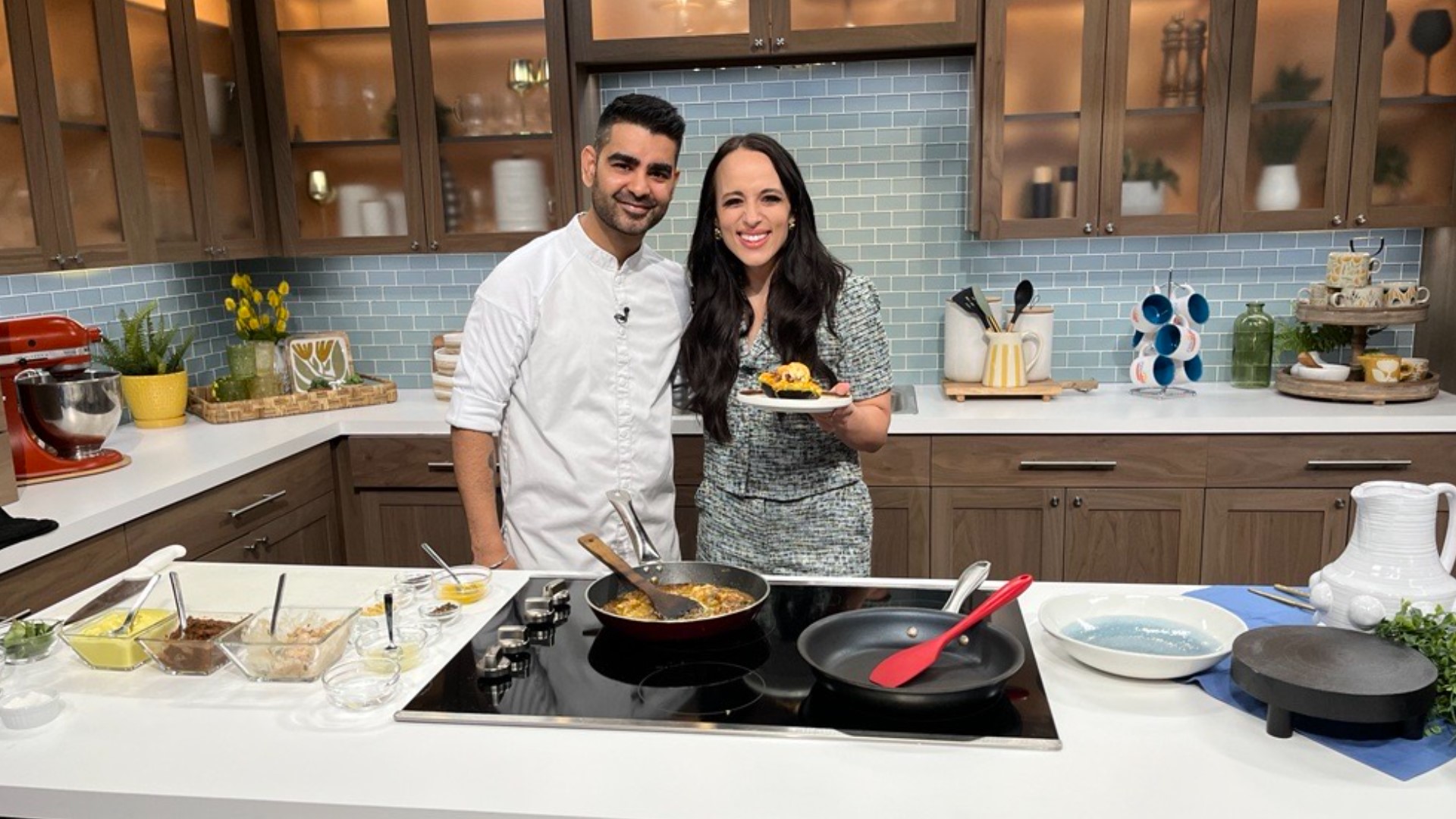 Gaurav Chawla, executive chef at Farzi Cafe, shows Kelly how to make Southern Affair Chicken and talks about their new location. #newdaynw