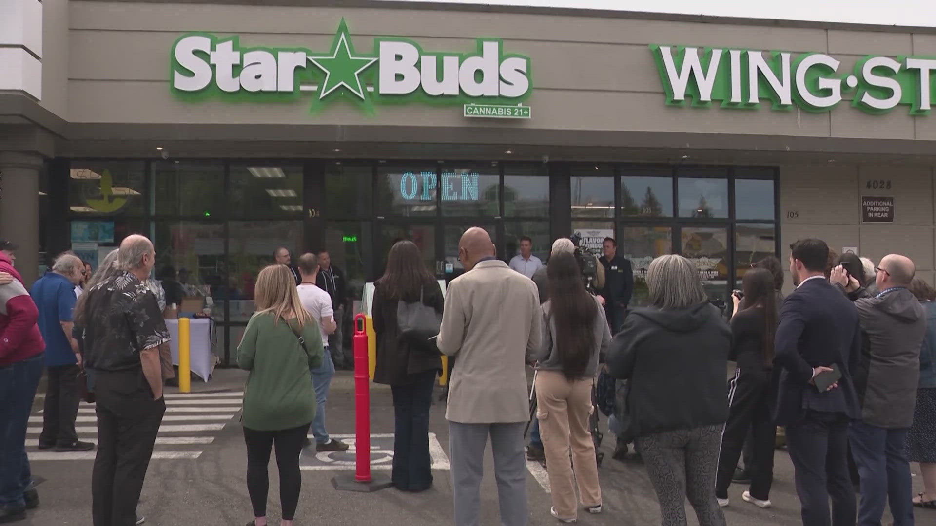 린우드 ‘대마 금지’ 10년 만에 빗장 풀렸다…첫 합법 매장 개장