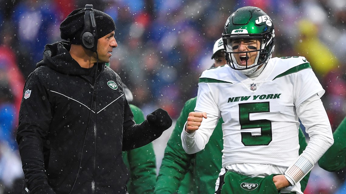 New York Jets QB Mike White Visits Hospital After Rib Injury in