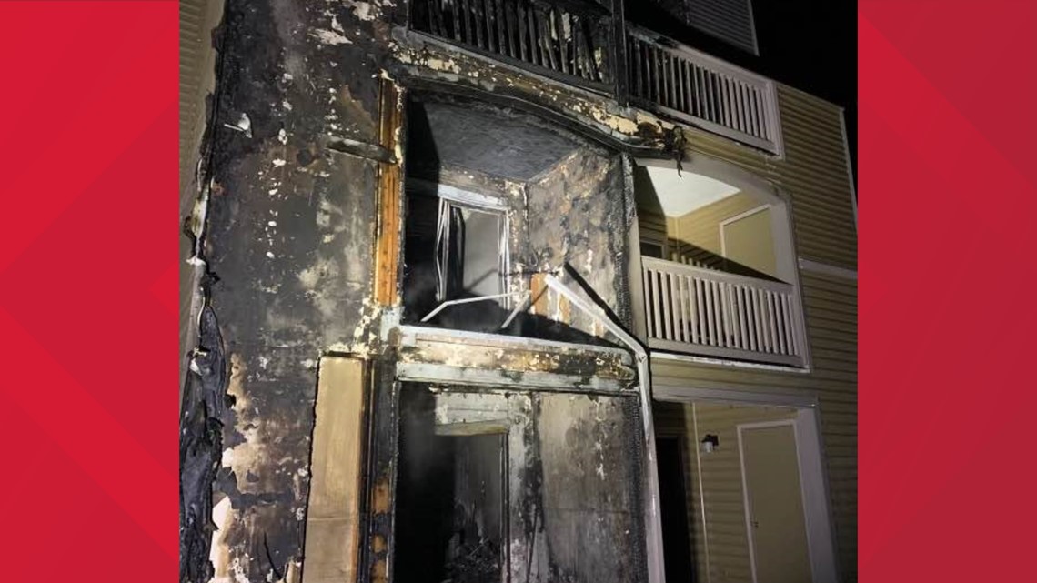 Mukilteo apartment fire breaks out early Friday morning