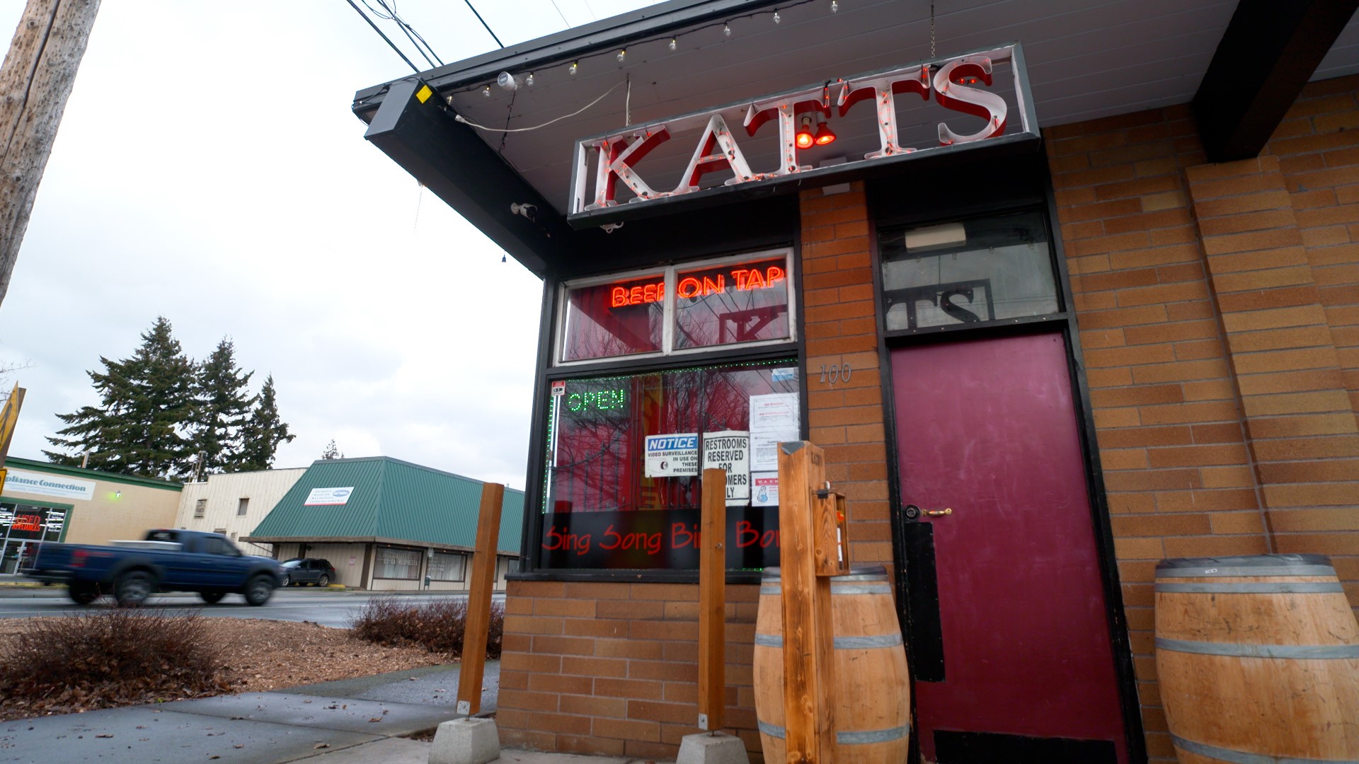 Katt's Westside Stories is a small dive bar with a lot of energy. #k5evening