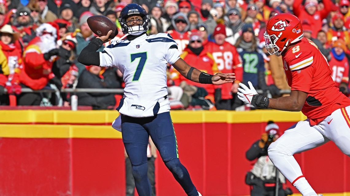 Seahawks offense stalls again in 24-10 loss in Kansas City