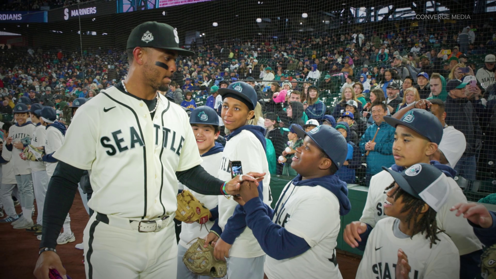 Mariners honor Seattle Steelheads, bridging Negro League past with future  generations