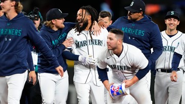 Mariners players embrace Home Run Trident 