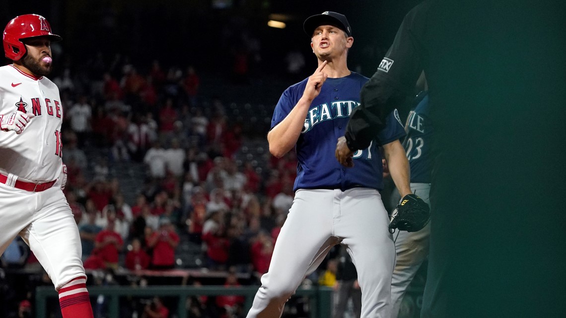 Mariners walk Ohtani in 9th, hold off Angels to keep pace