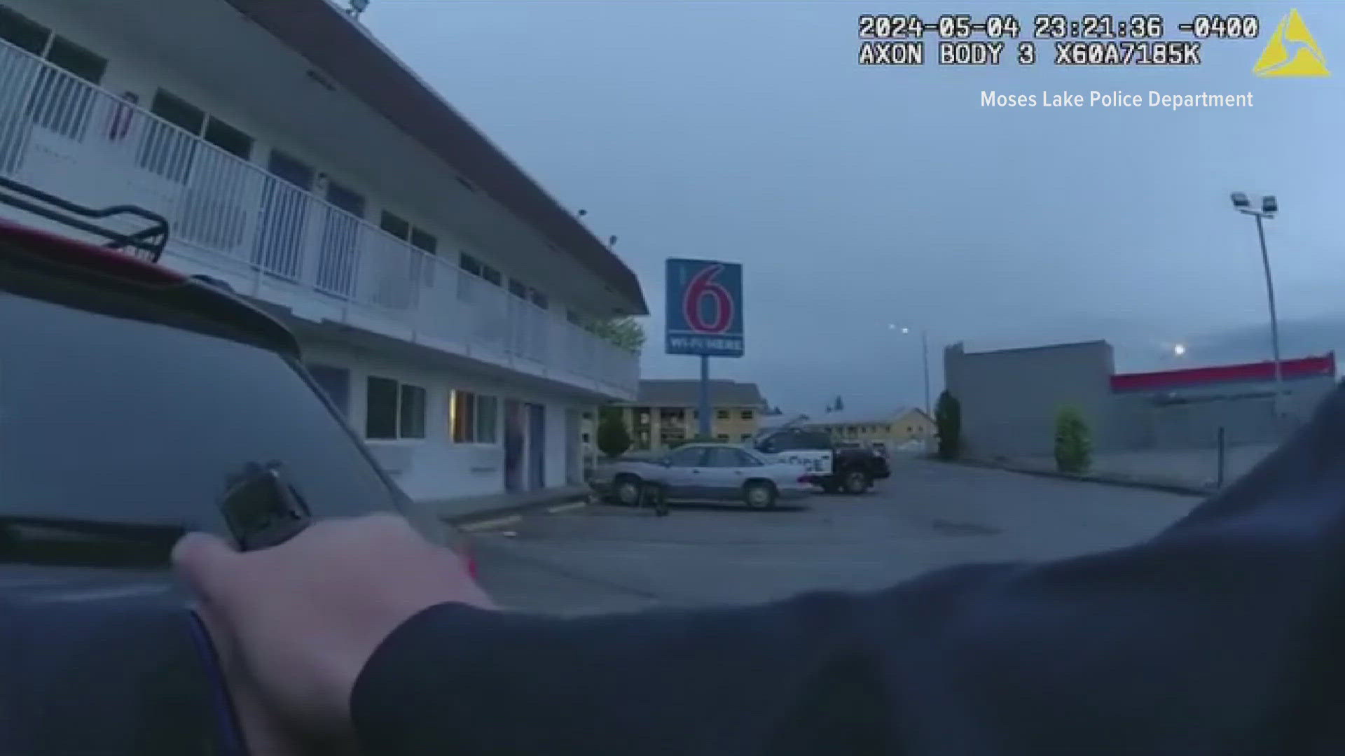 Bodycam video shows moments before shootout at Moses Lake hotel | king5.com