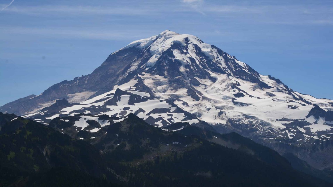 Experts worry about dangers of Mount Rainier eruption despite no signs