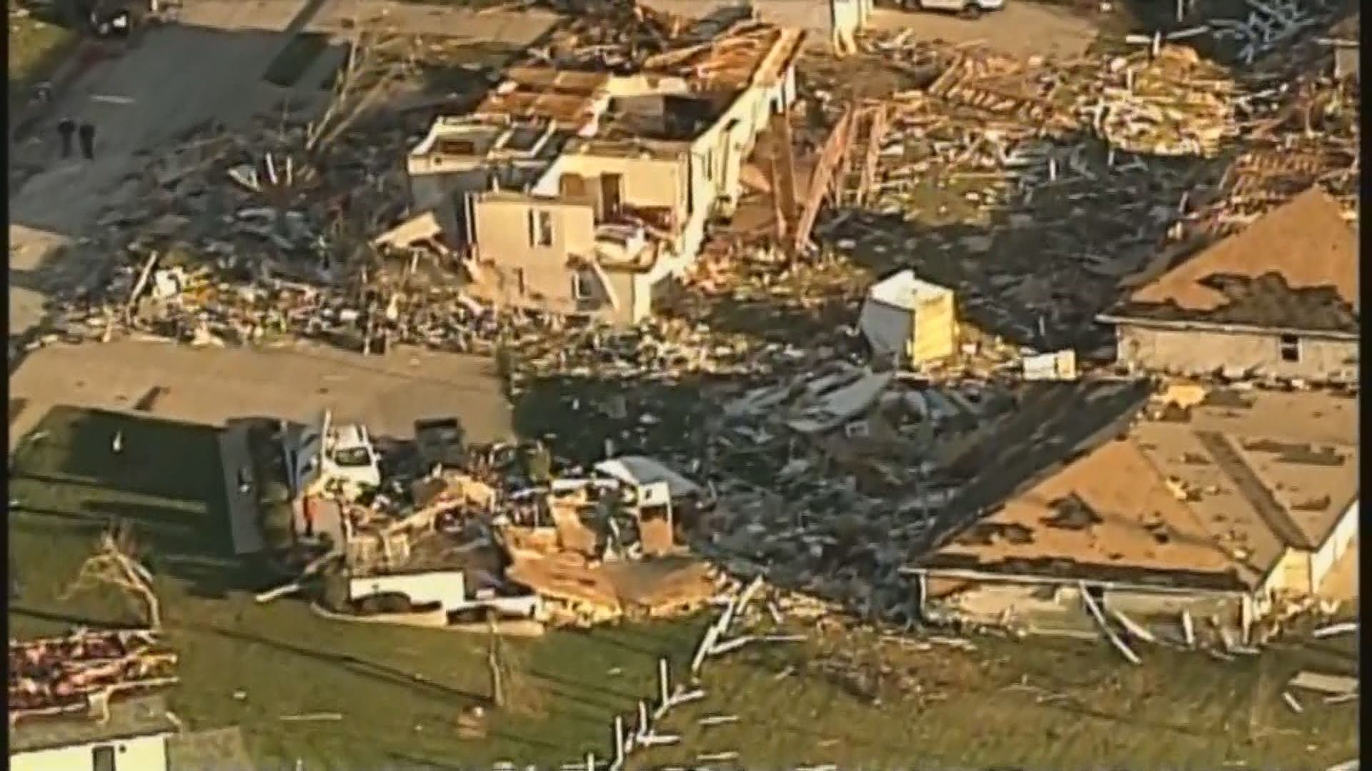 Photos Daylight shows tornado damage near Kansas City, Mo.