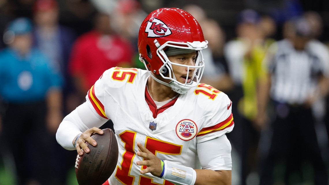 Chiefs and Patrick Mahomes agree to restructured deal to include big pay  raise, AP source says