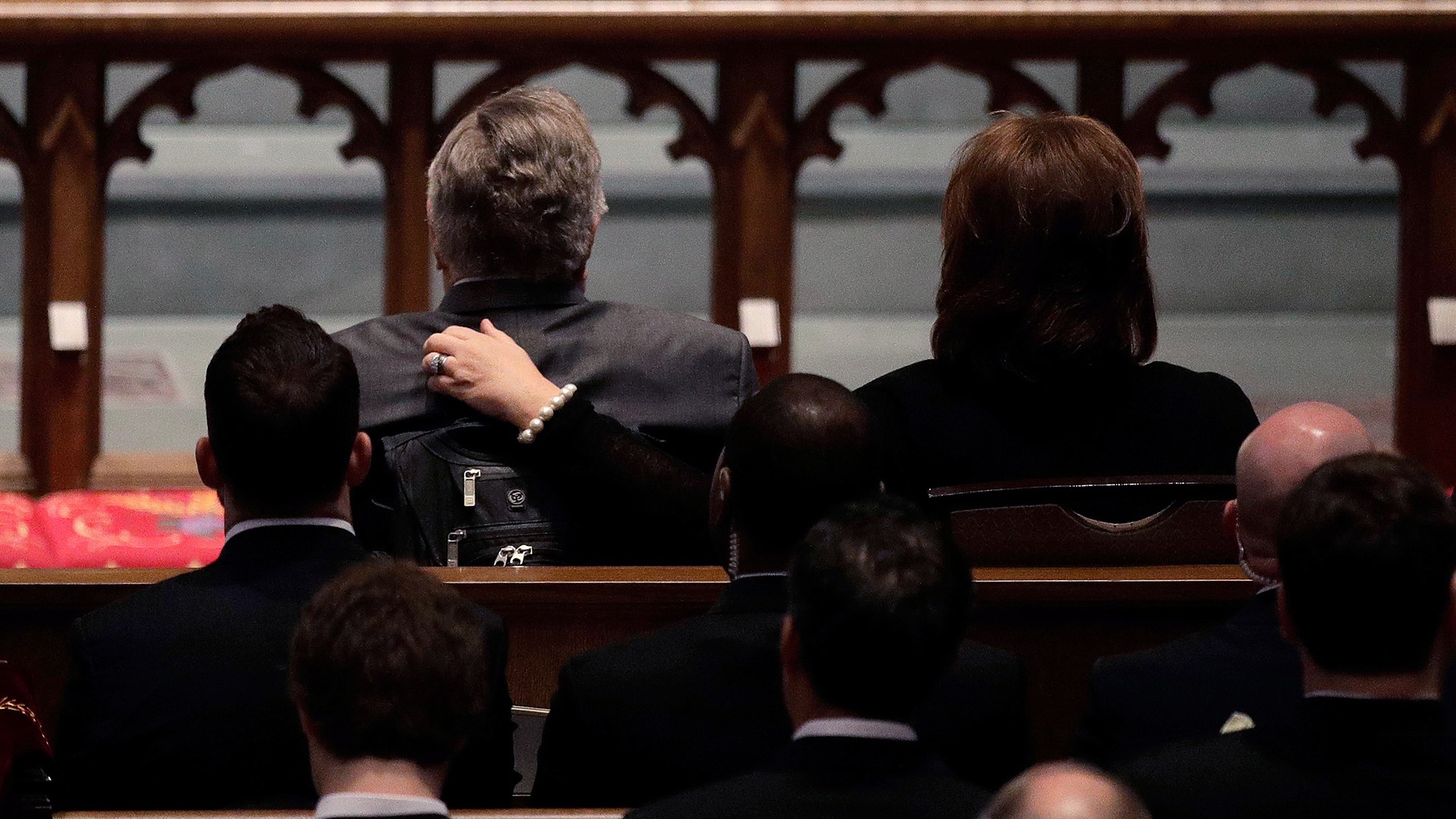 Photos Mourners Gather For Barbara Bushs Funeral 7084