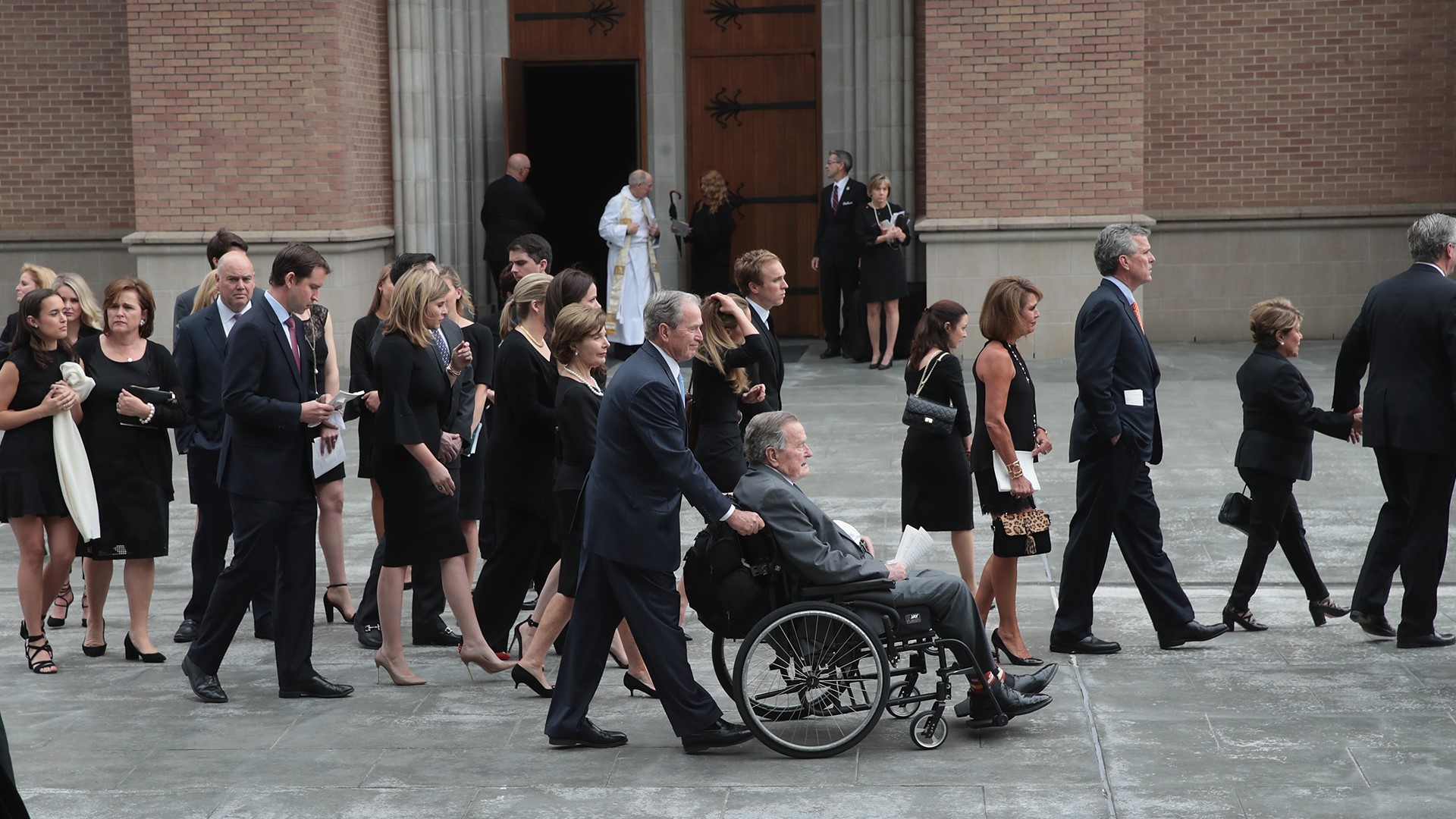 PHOTOS: Mourners gather for Barbara Bush's funeral | king5.com