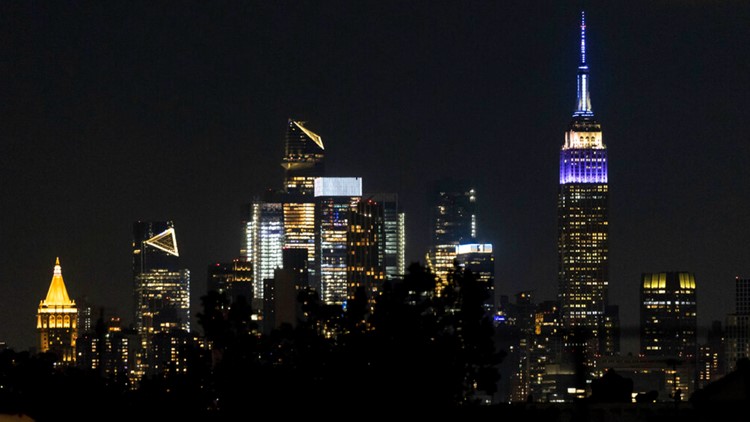 Empire State Building lights up for Eagles, Chiefs after wins | king5.com