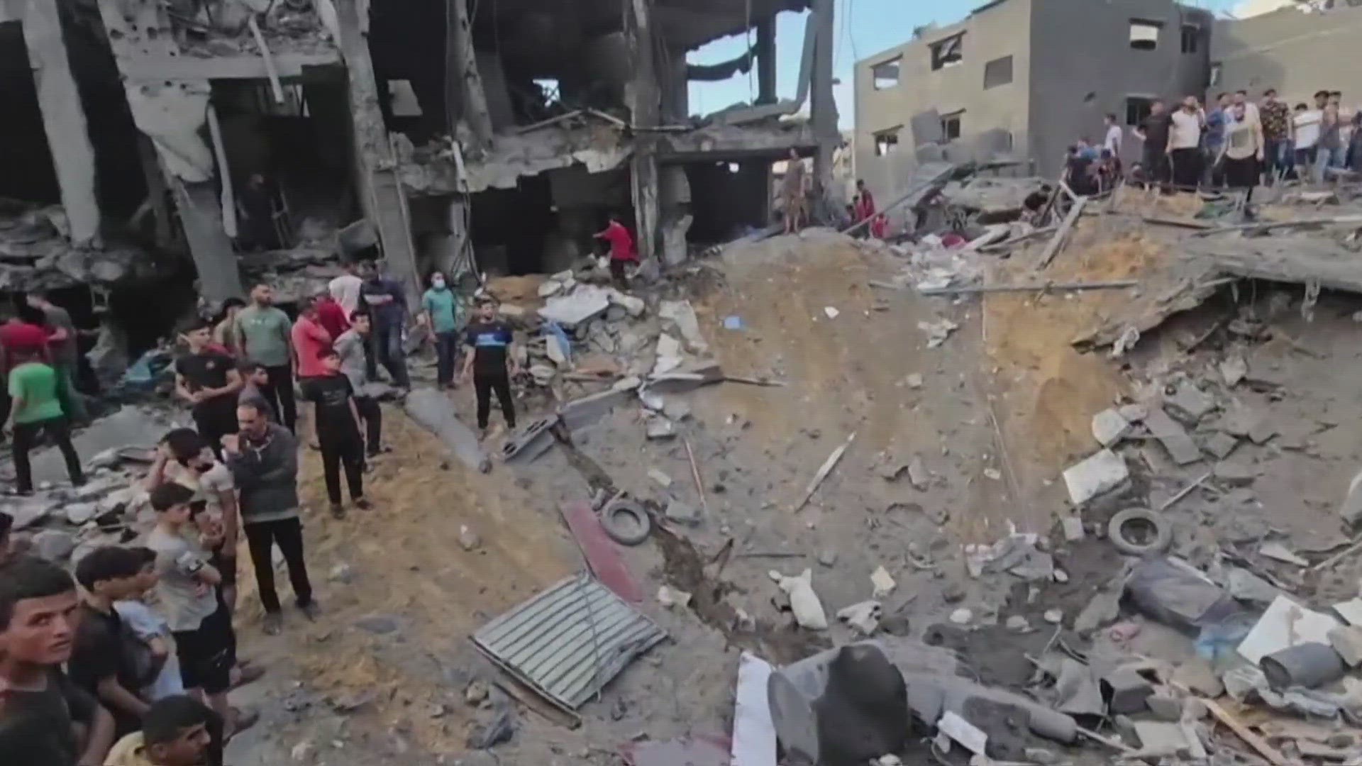 Israeli airstrike demolishes apartments in Gaza refugee camp | king5.com