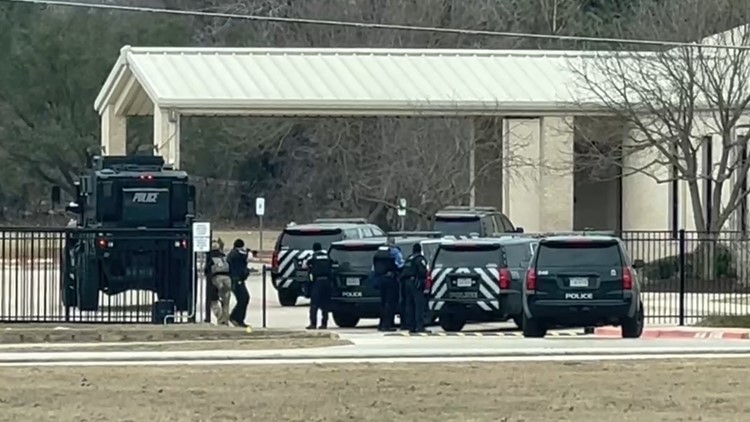 Hostage situation at North Texas synagogue ends with all hostages safe and suspect dead, authorities say