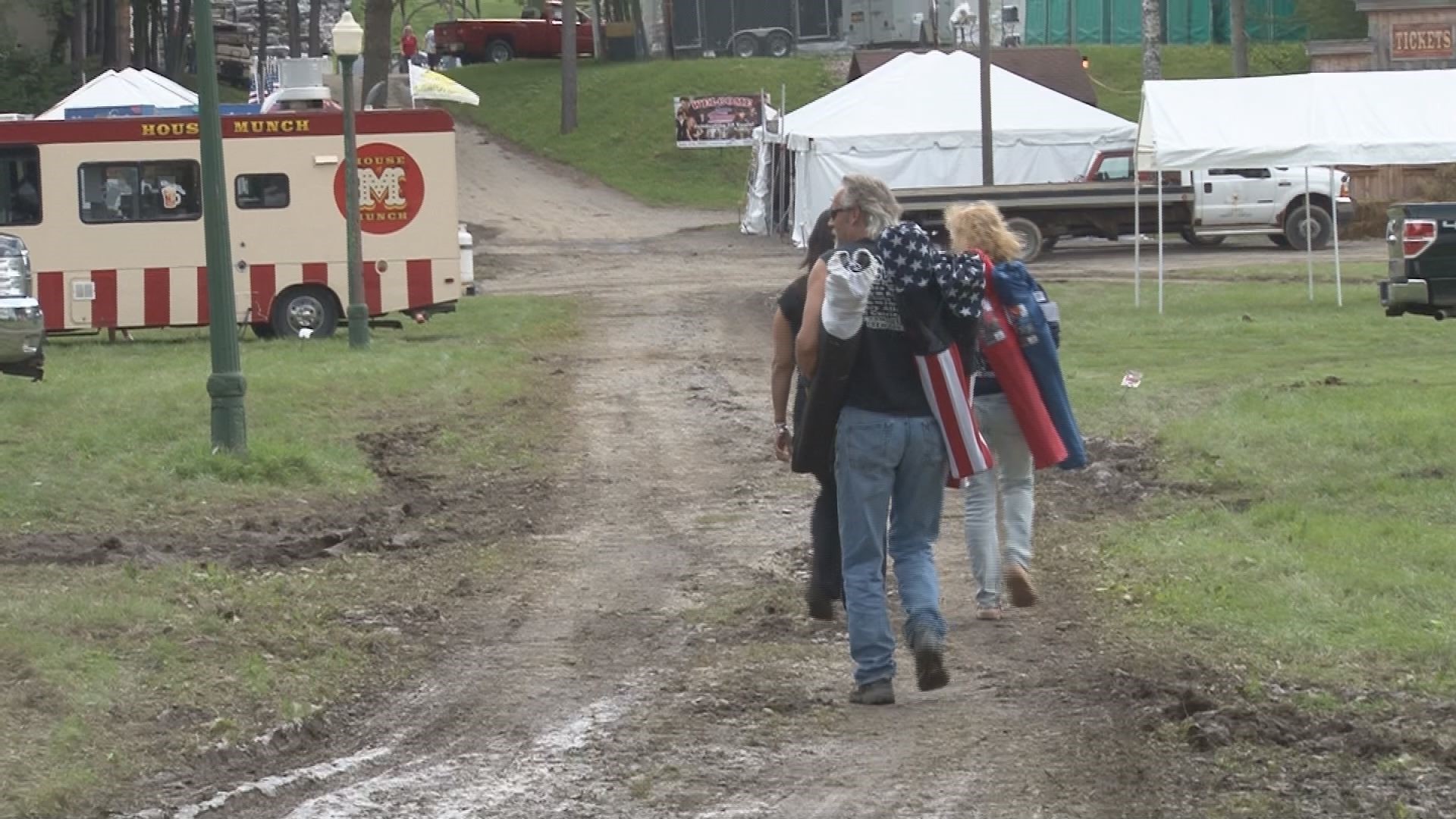 'Jam in the Valley' carries on despite flooding problems