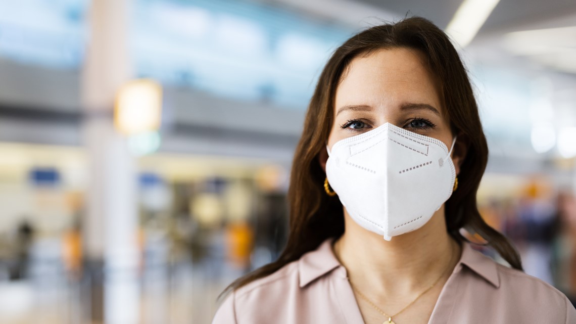 International airlines requiring medical face masks